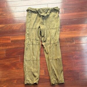 Banana republic Olive Green capri pants